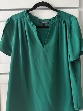 41 Hawthorn Emerald Green Short Sleeve Ruffle-Trim Blouse